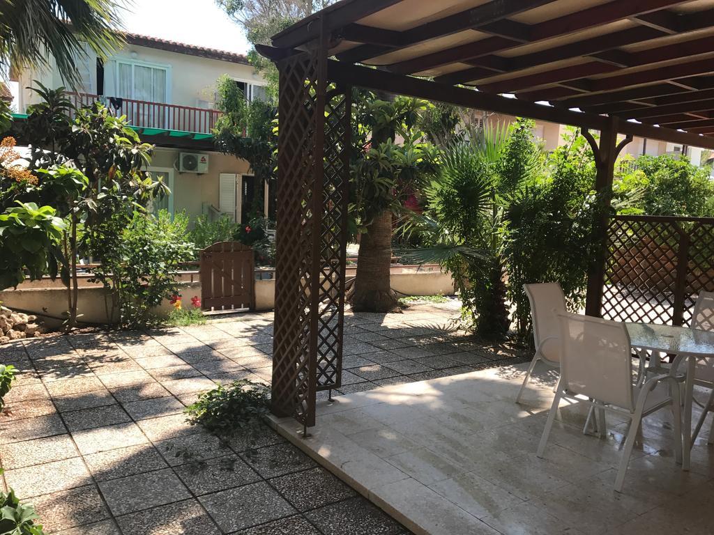 ペルボニア Maria Petros Beach Housesヴィラ エクステリア 写真